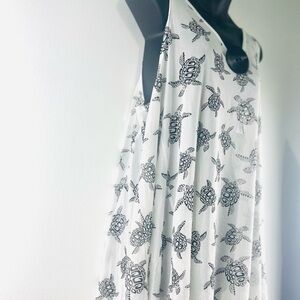 XL India Boutique White and Black Turtle lightweight Summer vest top